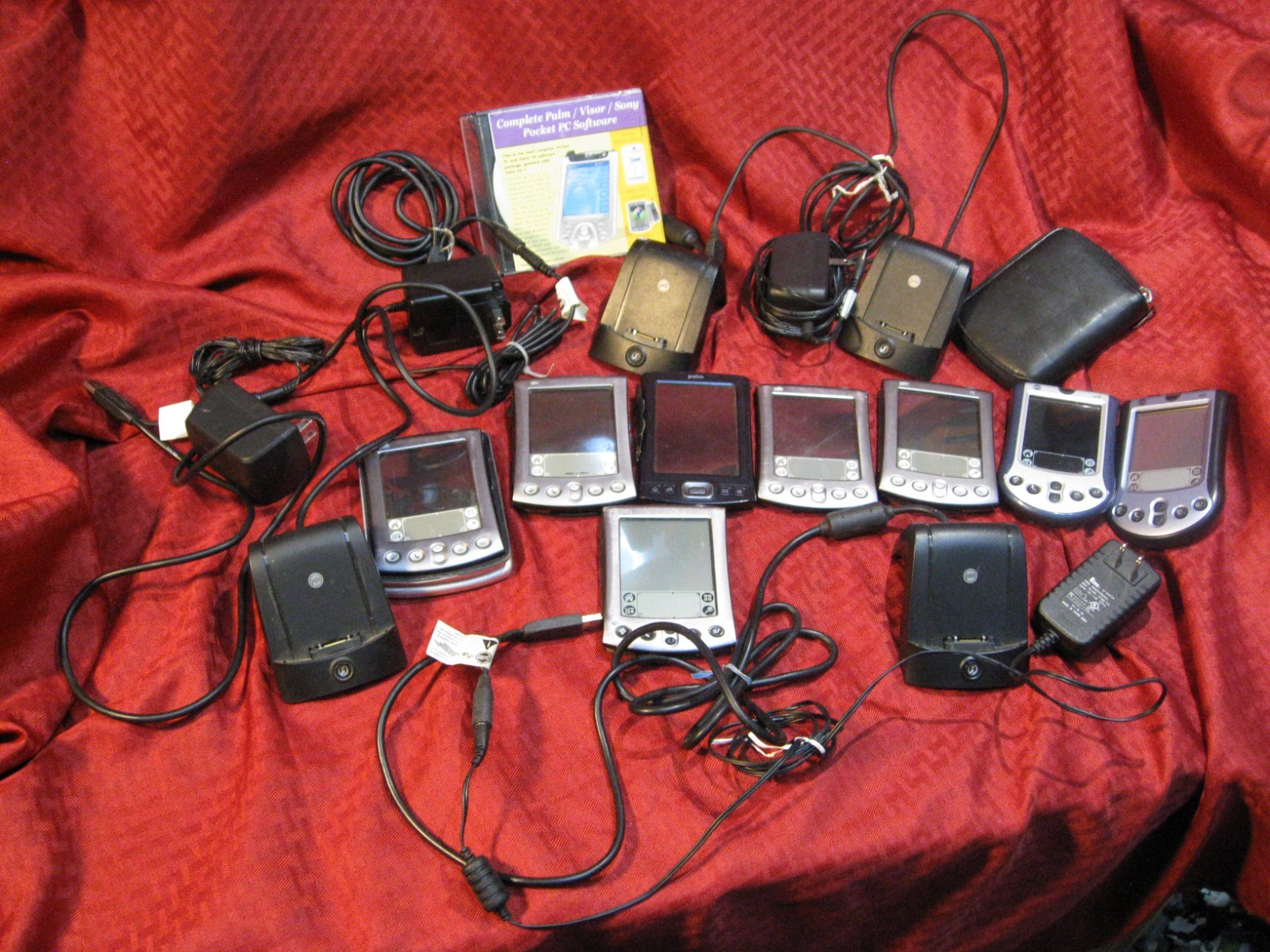Big Lot of 8 Palm Pilots 4 Charging docks, AS IS For Parts