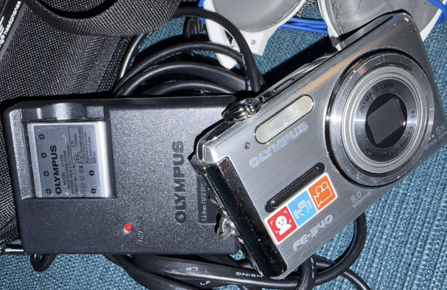 Lot: 3 Bose QC Headphones, Olympus FE-340 Camera, 3 Apple Earbuds – Electronics