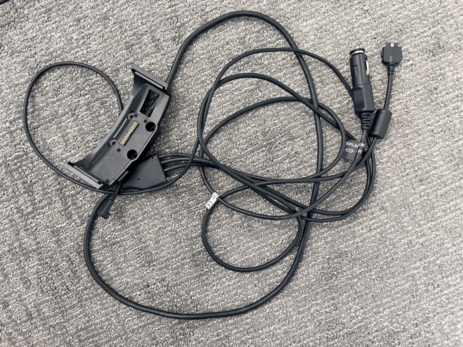 Garmin Aera 796 w GPS antenna, yoke mount, and extra mount cables