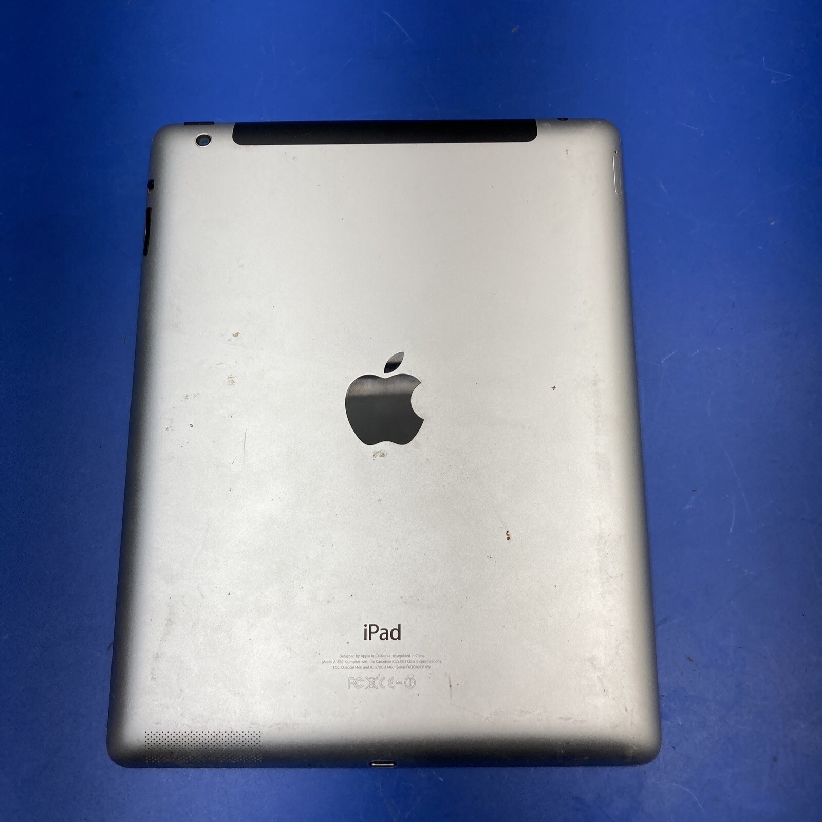 Apple iPad 4th Gen (A1460) Silver & Black – For Parts –