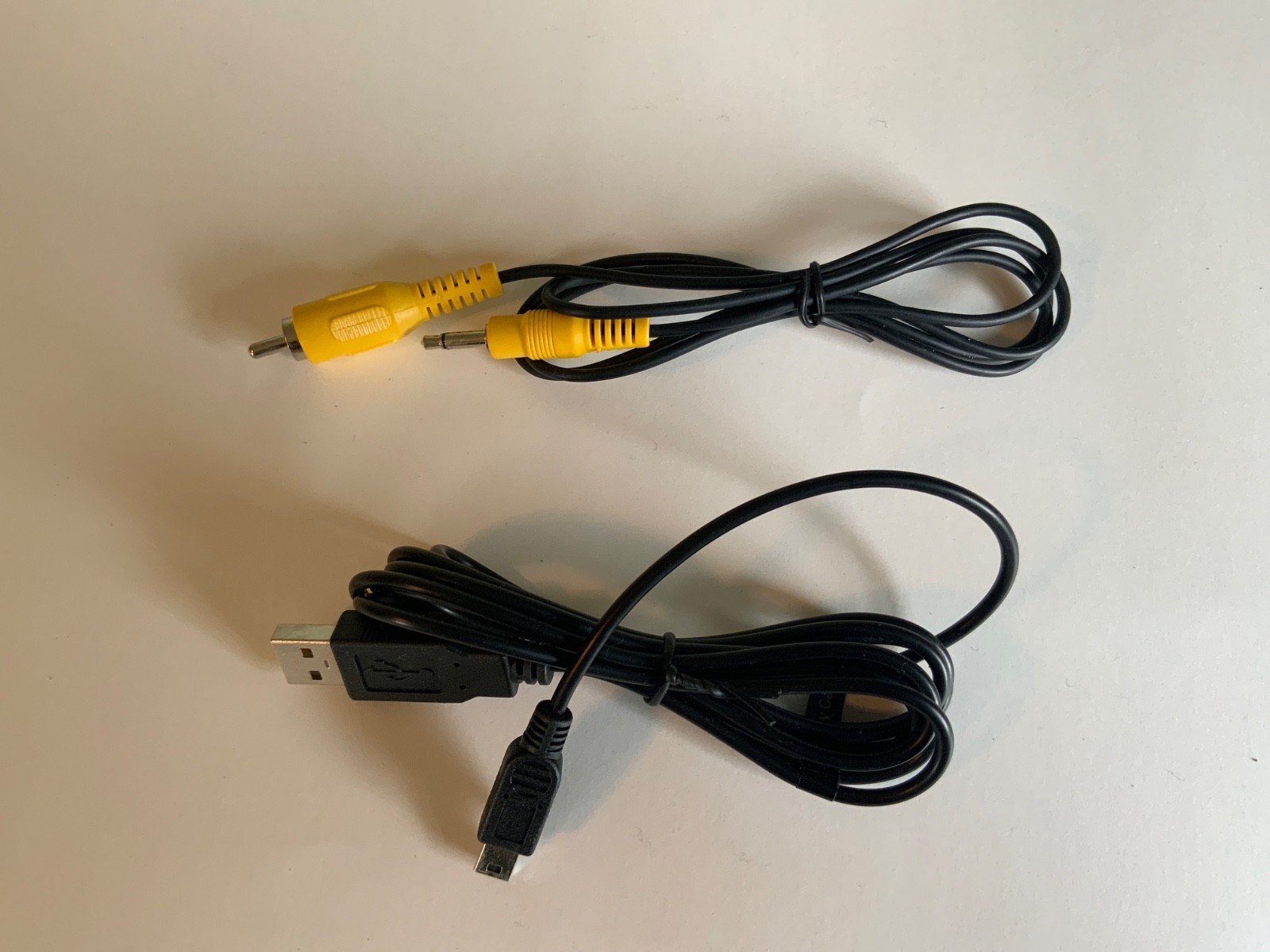 Mixed Lot of 11 Small Electronics and Cables- Untested – Belkin, Blackberry, etc