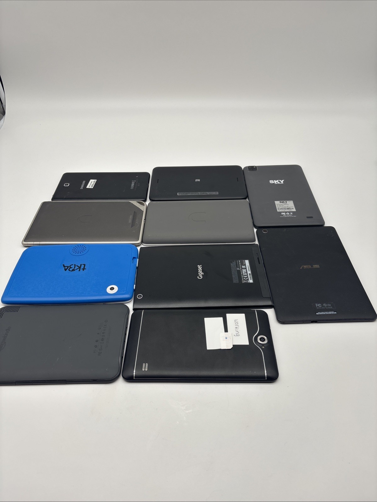 LOT OF 10 TABLETS FOR PARTS UNTESTED SOLD AS IS