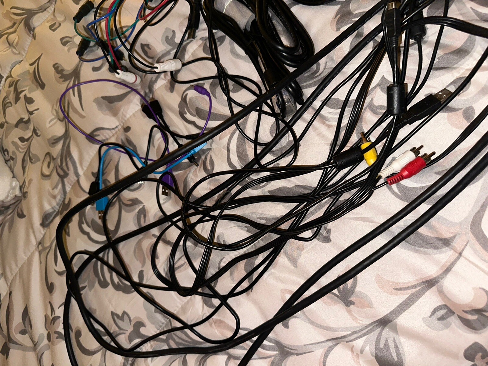 Lot of random assorted cables – SEE PHOTOS