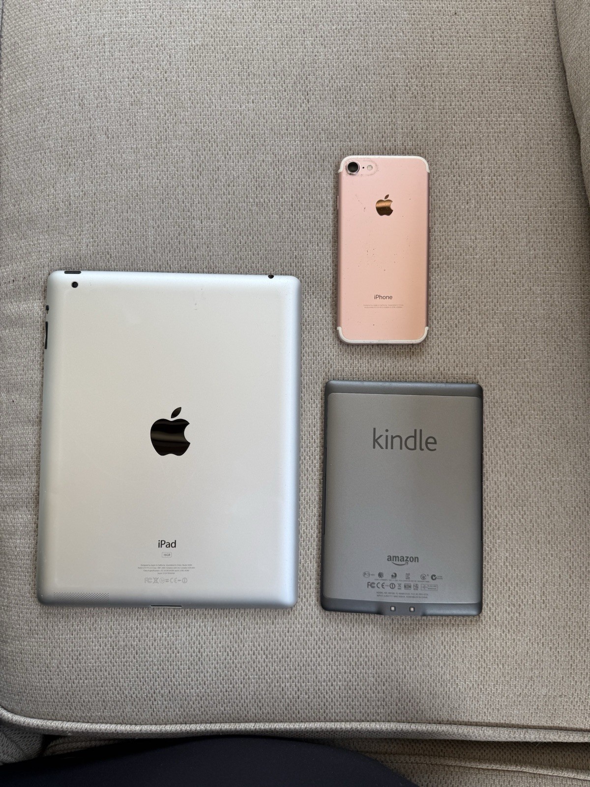 Lot of Broken Electronics – iPhone 7, iPad, Kindle – FOR PARTS / NOT WORKING