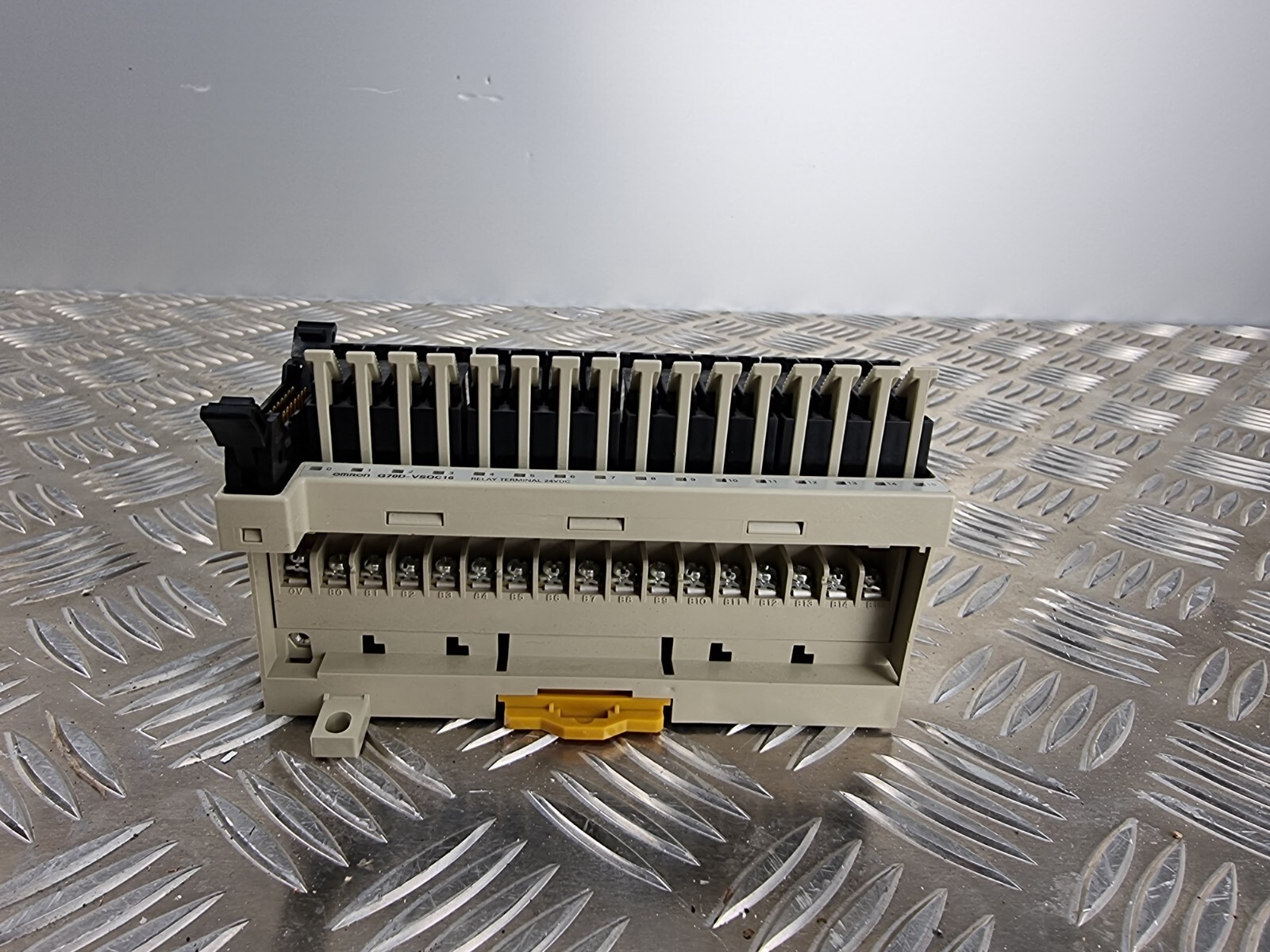 Omron G70D-VSOC16 Relay Terminal Block 24VDC G6D Relays