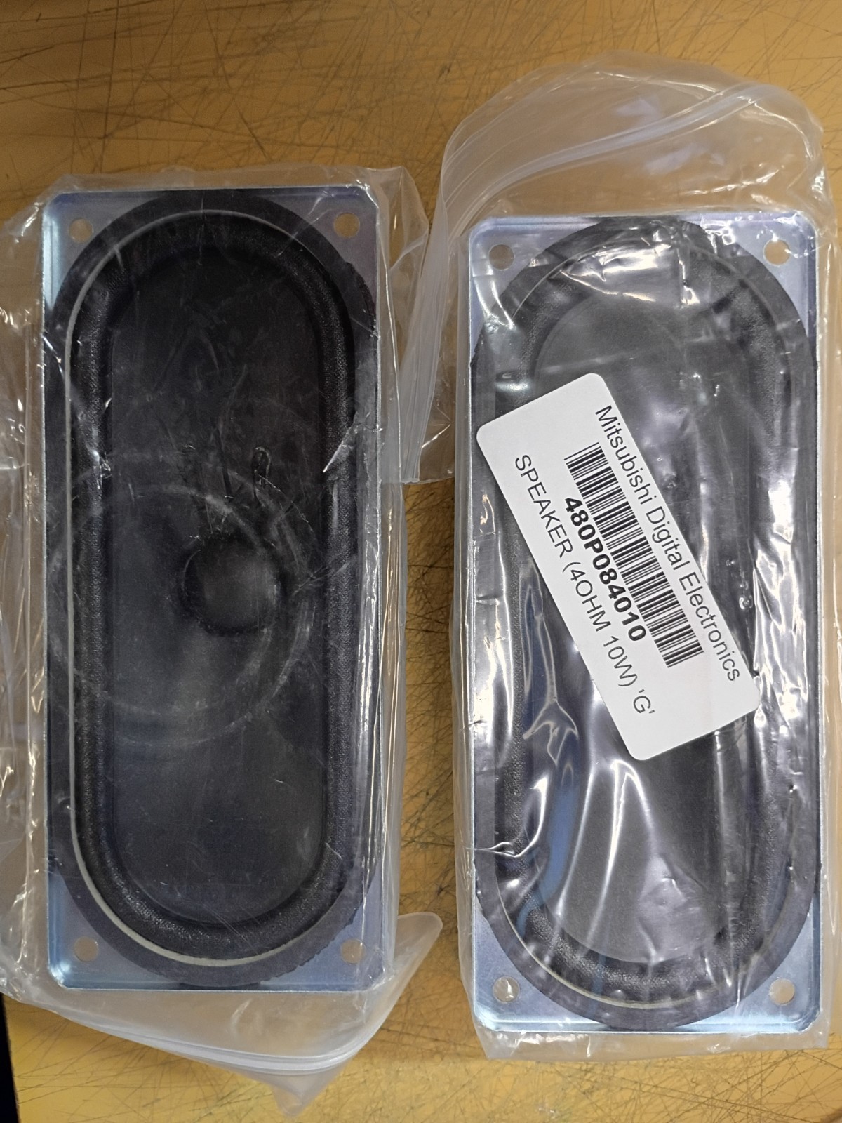 480P080010 Mitsubishi Speaker Set