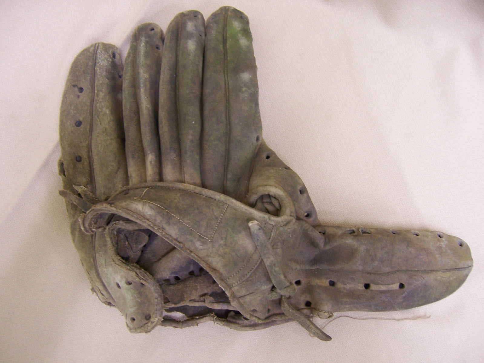 antique Baseball Glove Mit Leather for display only RIVER SALVAGE