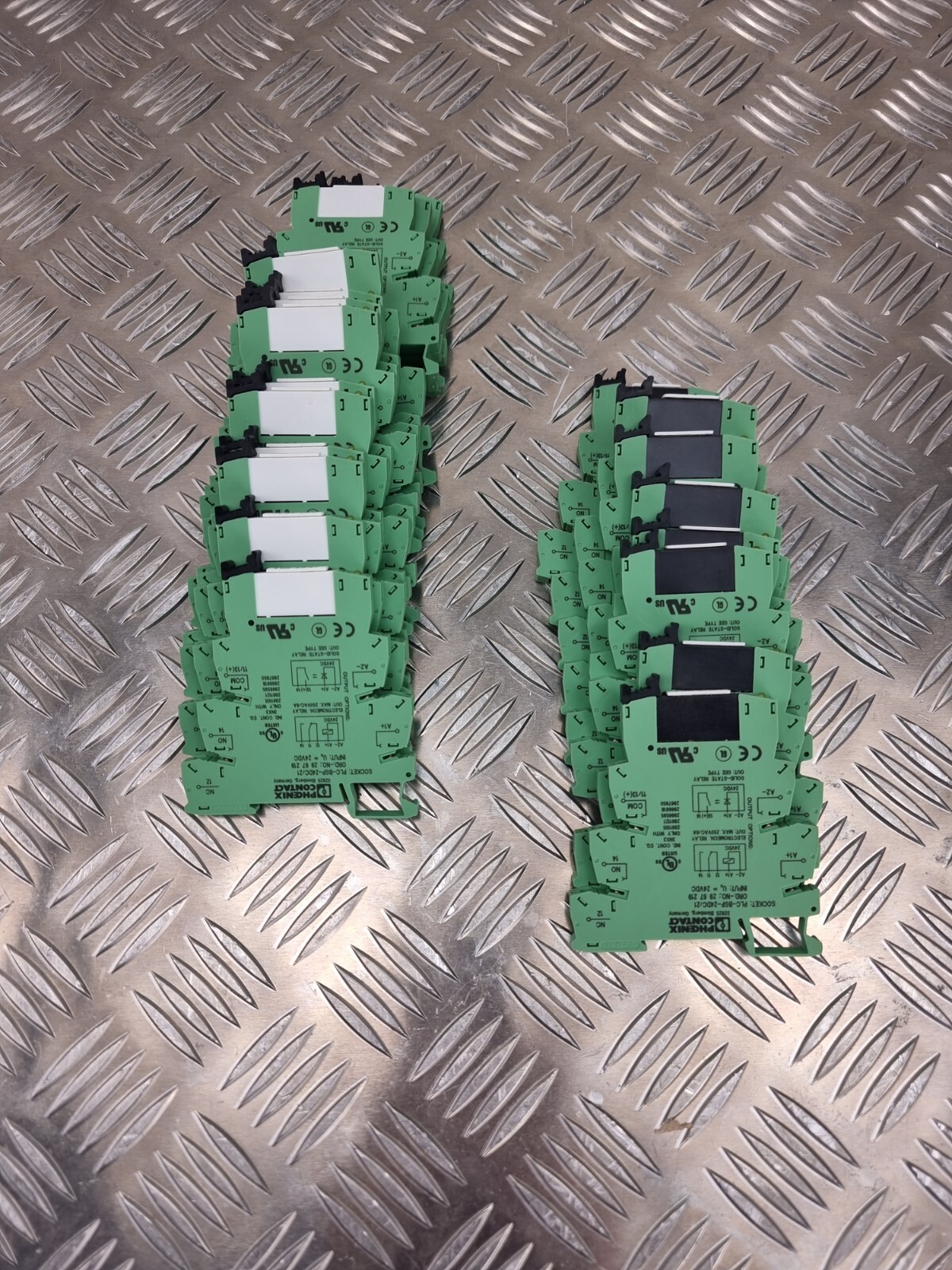 22x Phoenix Contact PLC-BSP-24DC21, with Relay