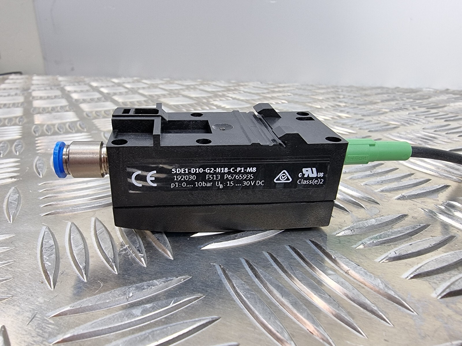 Festo pressure sensor SDE1-D10-G2-H18-C-P1-M8 with cable