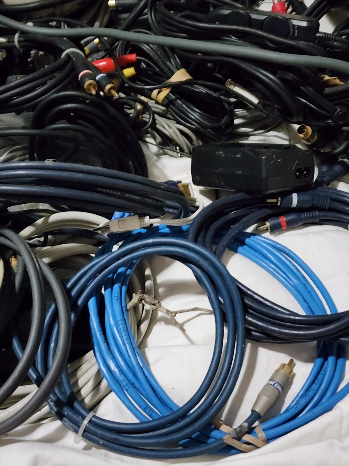 Bulk Lot of Various Electronic Cables, Cords and Parts, Computer TV Camara Ster
