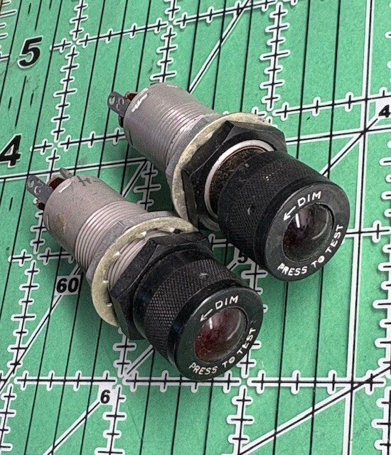 Dialco Cockpit Lamp Indicator Light 44A18454-2 Red Open Box 2 lights