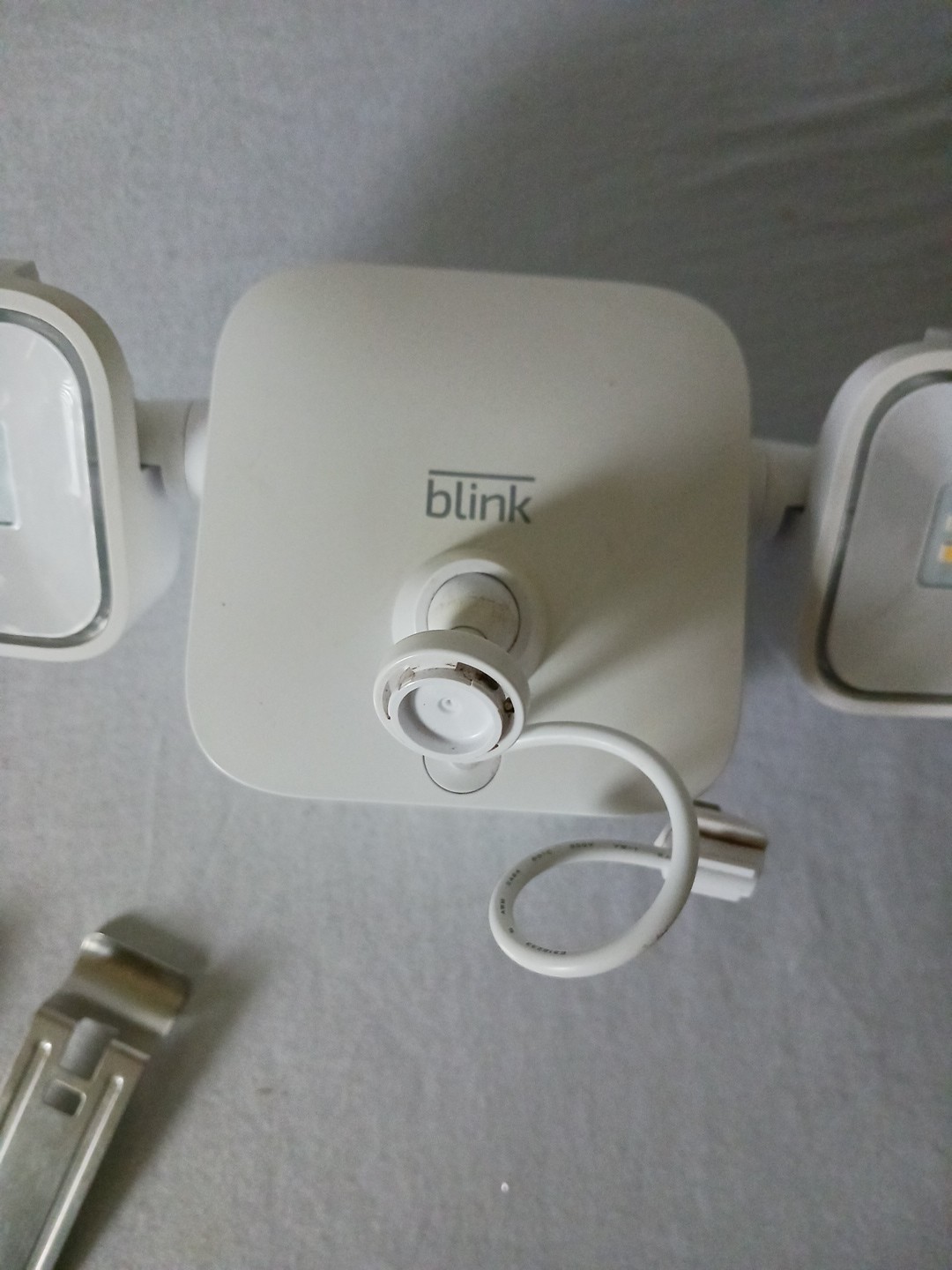 Lot of 2 Floodlight Mount Blink Beams Outdoor BAC044600U w/ Brackets NO CAMERAS