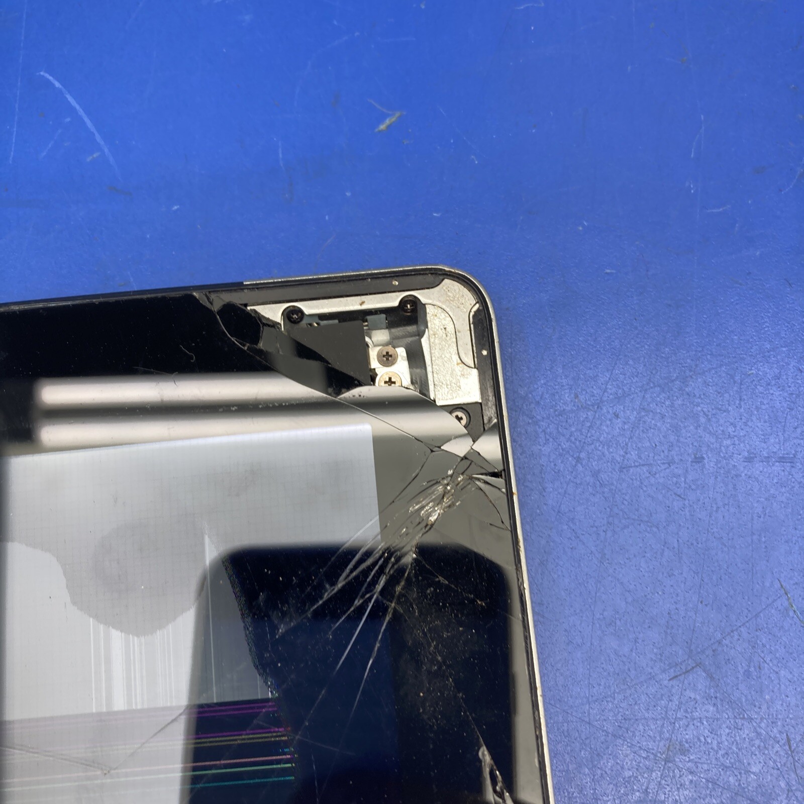 Apple iPad 4th Gen (A1460) Silver & Black – For Parts –