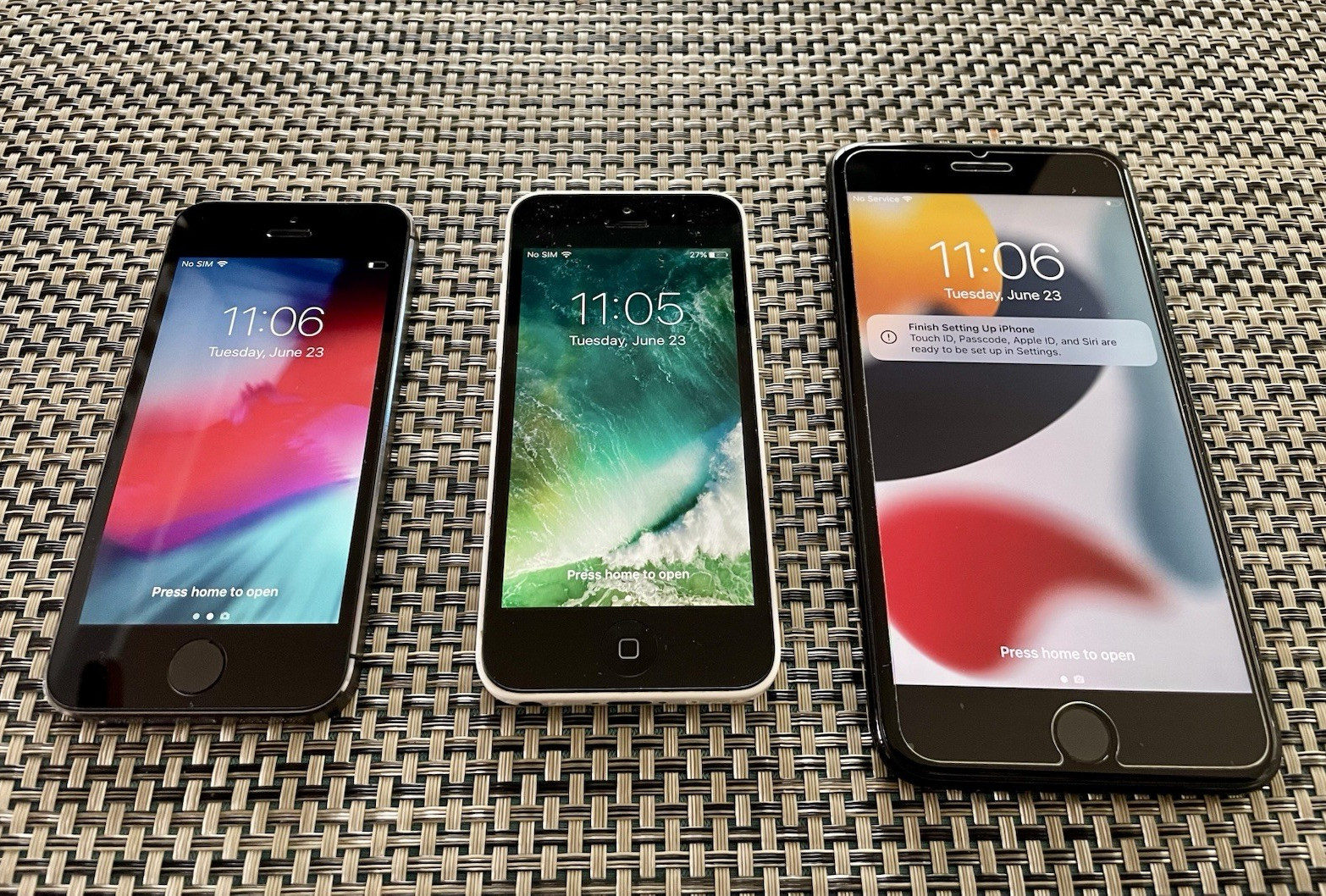 Apple iPhone Lot: 5s 16GB, 5c 16GB, 7 Plus 128GB 5.5″ Touchscreen