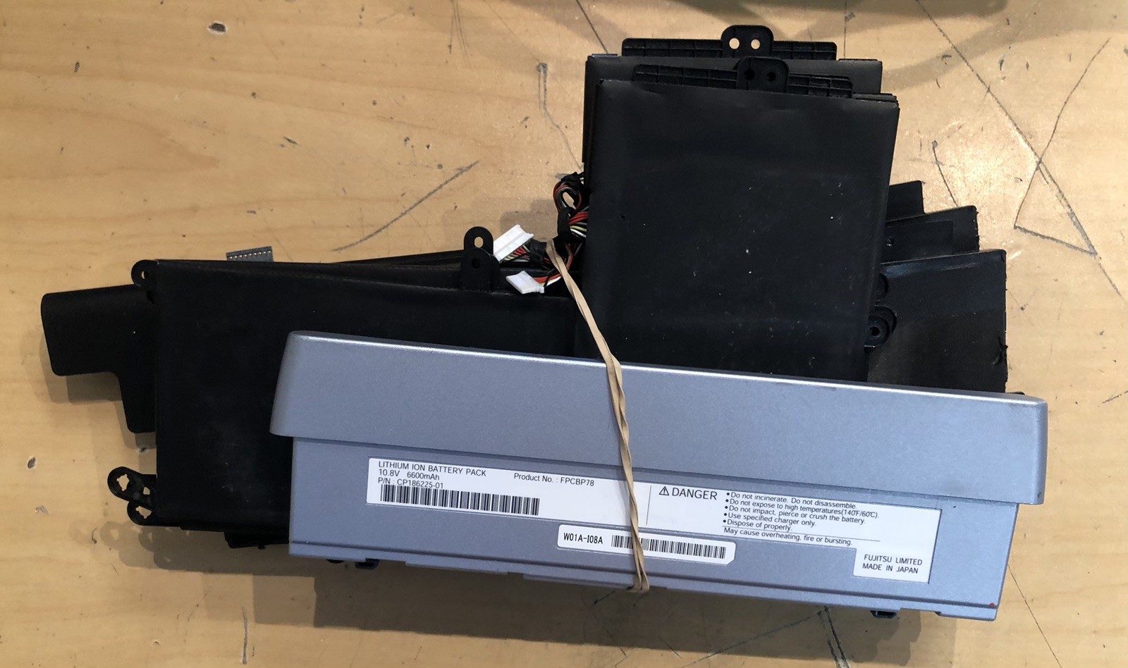 Laptop Parts Grab Bag 20+ Pcs, Various Mfg & Of Batteries And Ram Untested