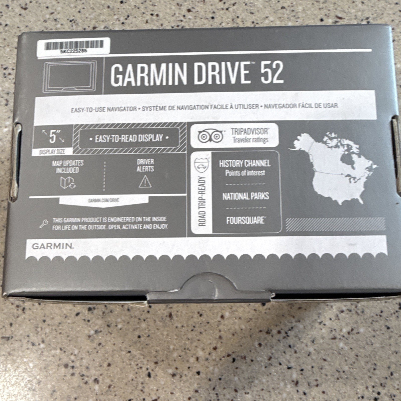 Garmin Drive 52 5″ Auto Mountable GPS Navigator Color Screen, Car Charger bundle