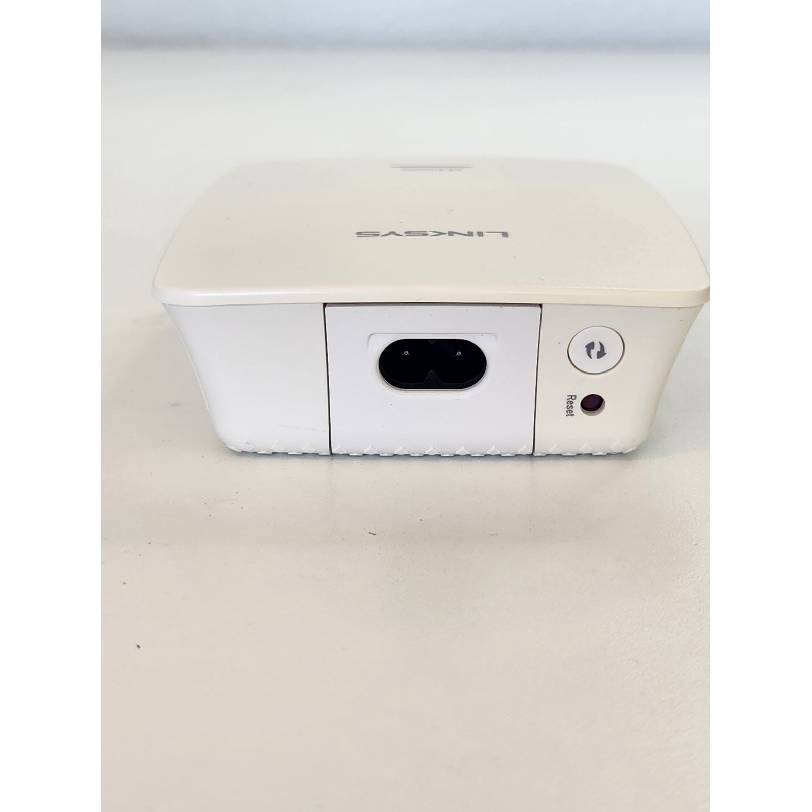 Linksys Model #RE4000W Wi-Fi Range Extender Made in Taiwan