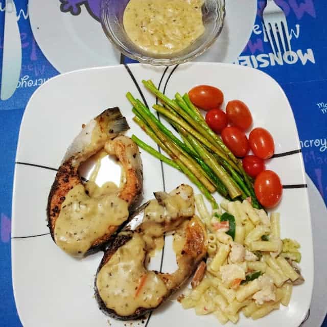 Resepi Grilled Salmon with Lemon Butter Sauce