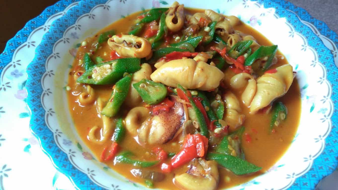 Kacang Bendi Goreng Pedas Bersama Sotong