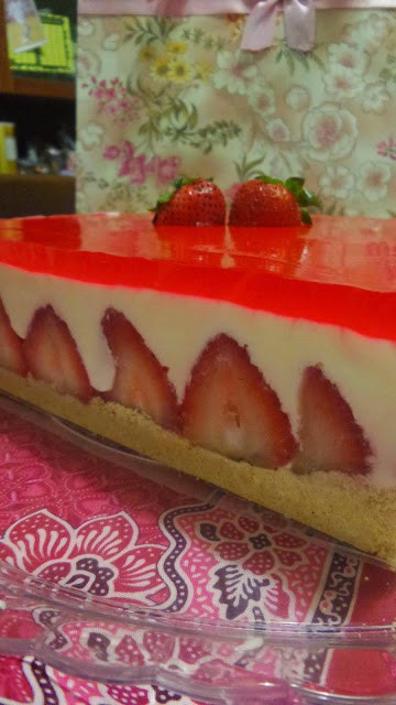 Triffle Chilled Strawberry Cheese Cake Sariyusa