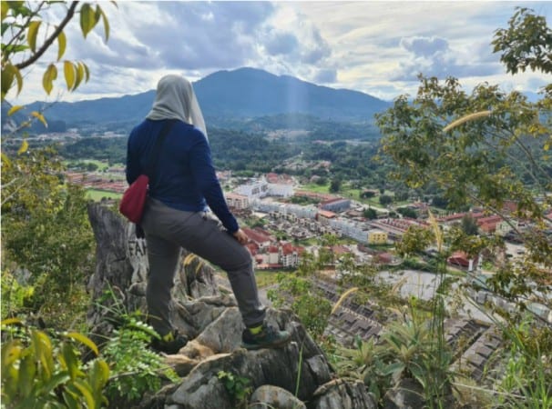 view puncak gua batu kapur di muse ecopark